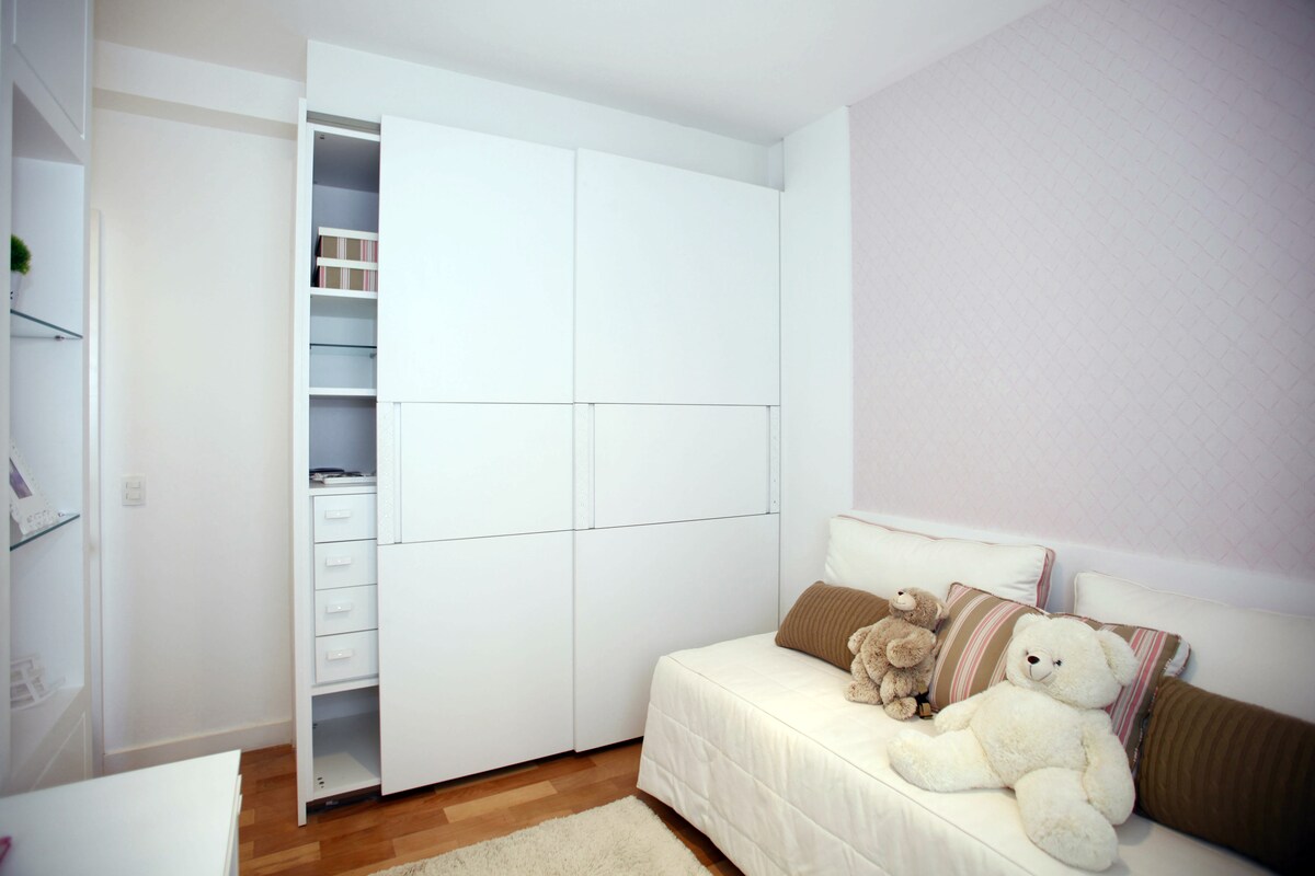 White Sliding Door Wardrobe for Kids Room