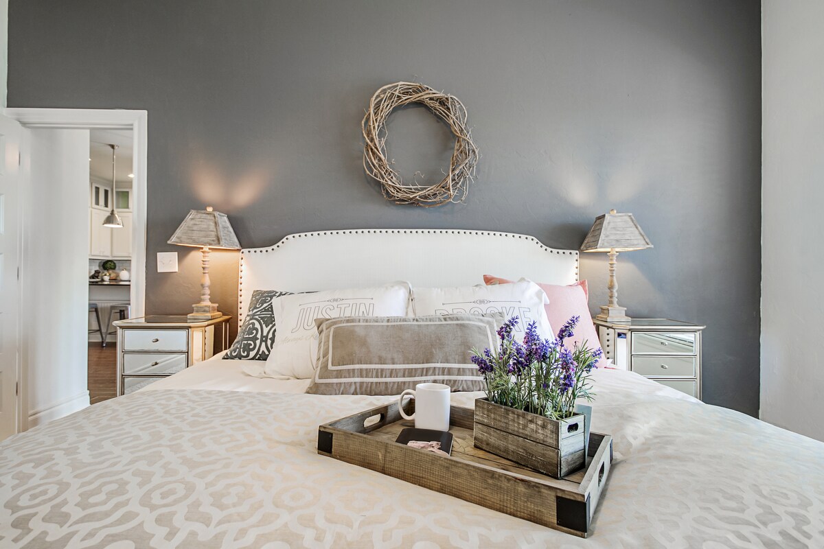 Master Bedroom Romantic with a Chic Style Master Bedroom Romantic with a Chic Style