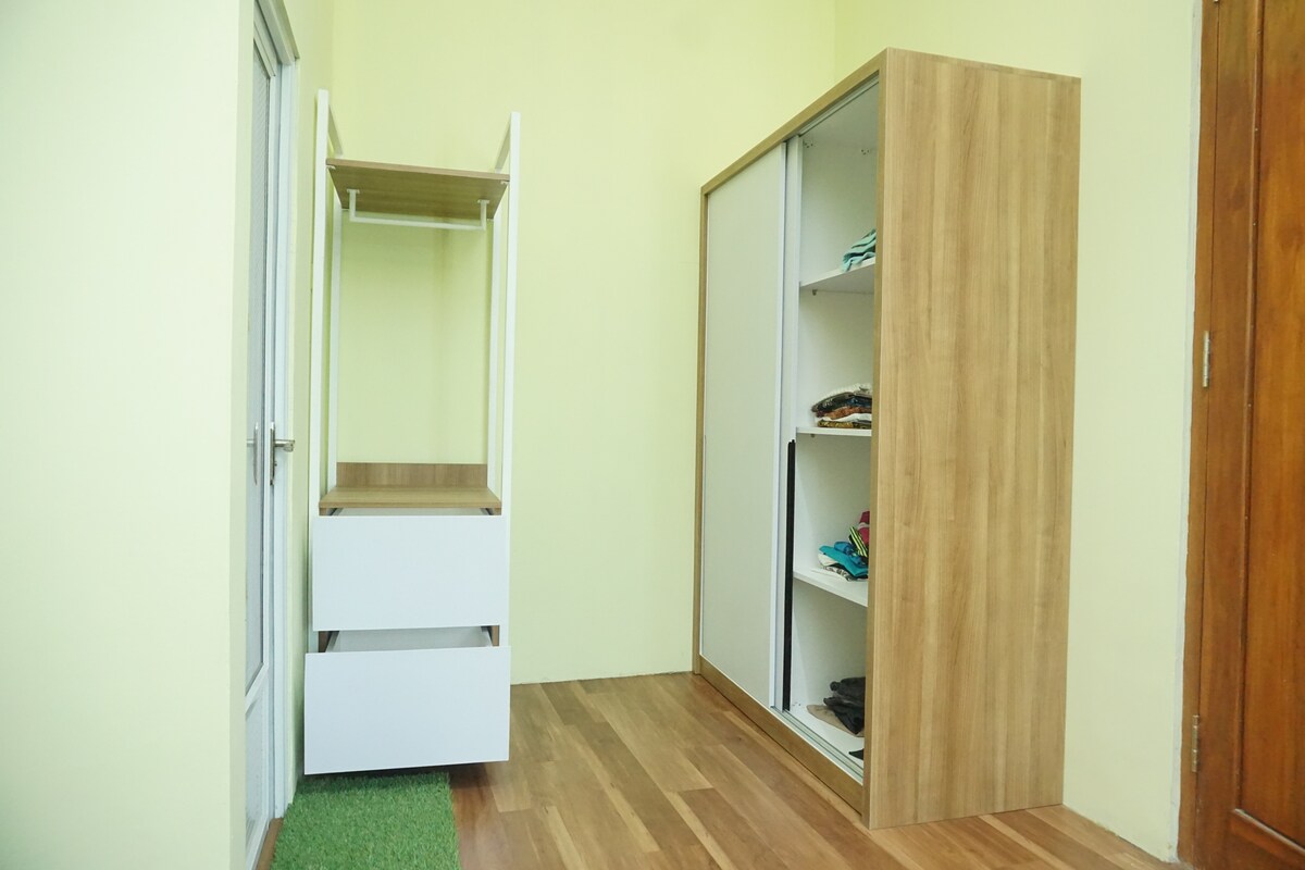 Lime Single sliding door wardrobe