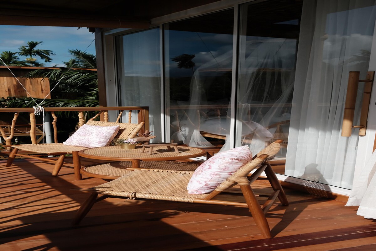 Elegant Balcony Design with Rustic Chairs and Tables Elegant Balcony Design with Rustic Chairs and Tables