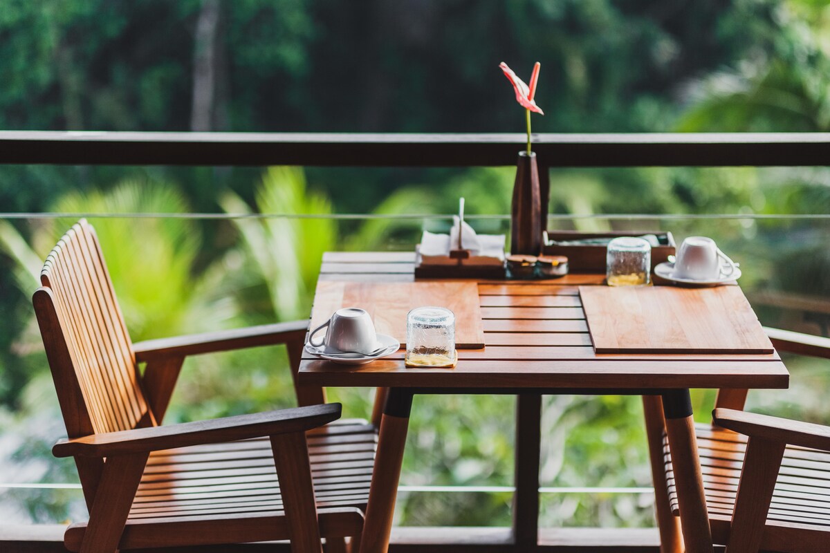 Simple Rustic Balcony Design with a Wooden Table and Chairs Simple Rustic Balcony Design with a Wooden Table and Chairs