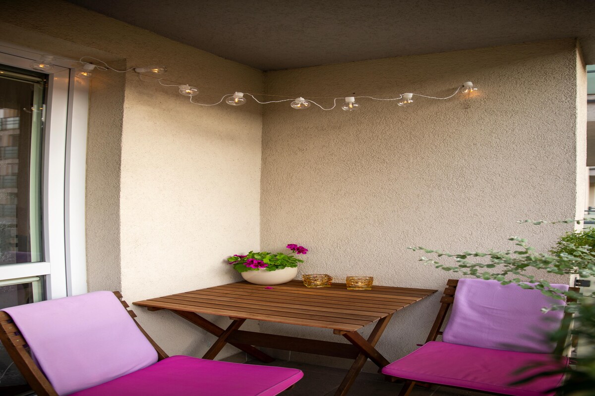 Simple Pink Balcony Design Simple Pink Balcony Design