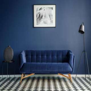 Royal Dark Blue Living Room Design With Velvet Sofa