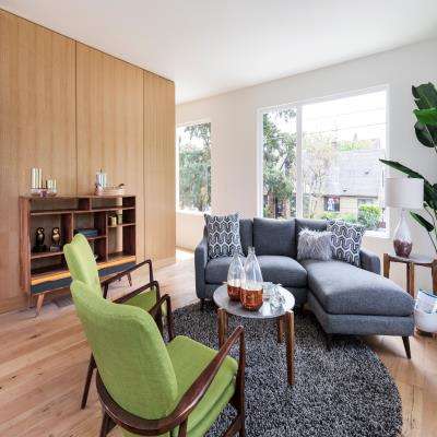 Mid-Centuary Modern Living Room Design In Vintage Taste