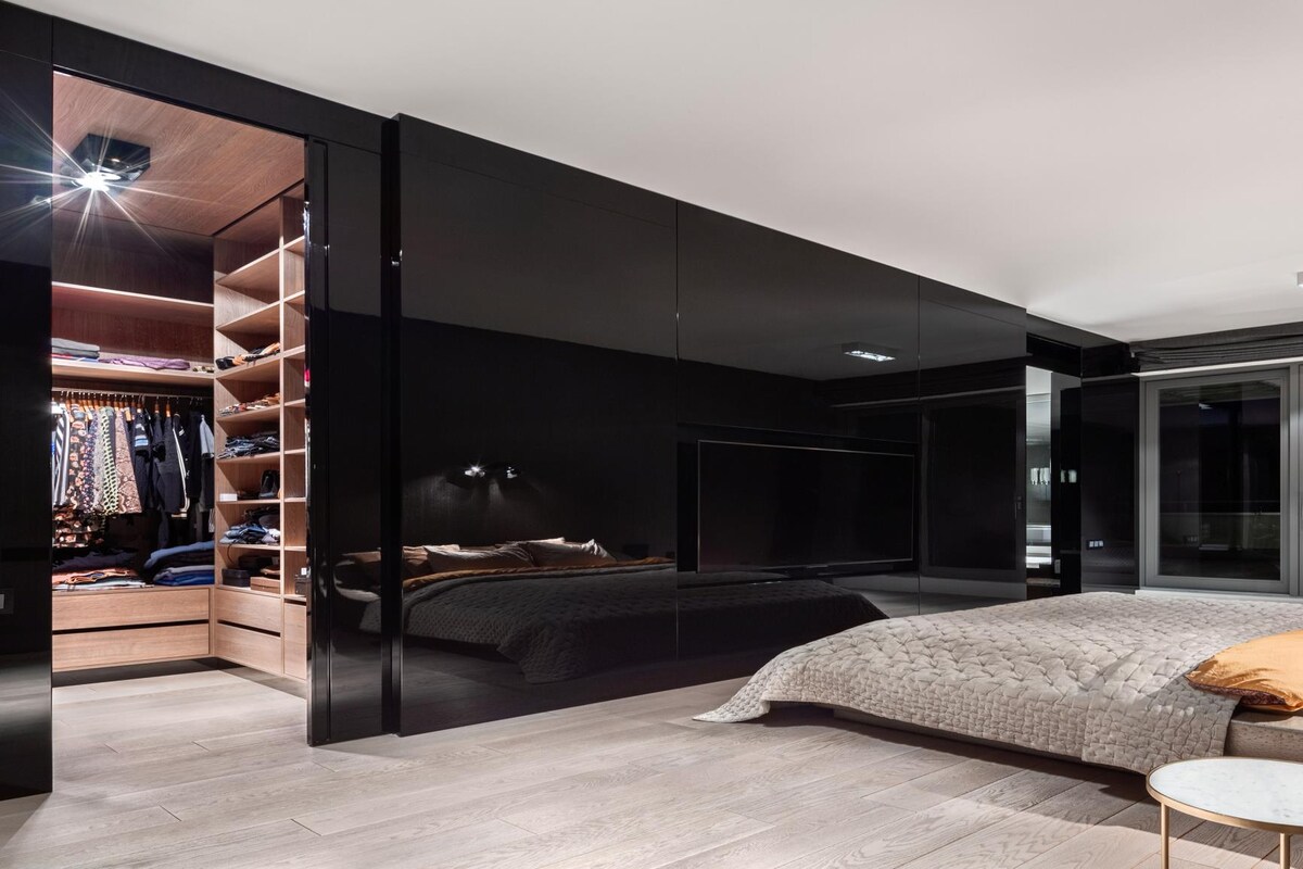 Modern Wardrobe Design with Wooden Pallete