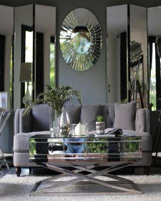 Living Room Design Featuring Mirrors With A Metallic Finish