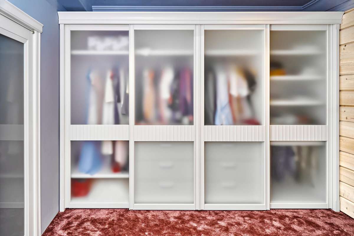 Contemporary Wardrobe Design with Lacquered Glass Shutters