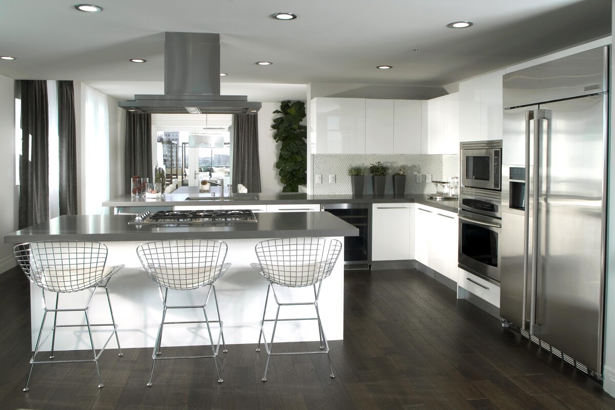 SS Modular Kitchen with Subtle Whites