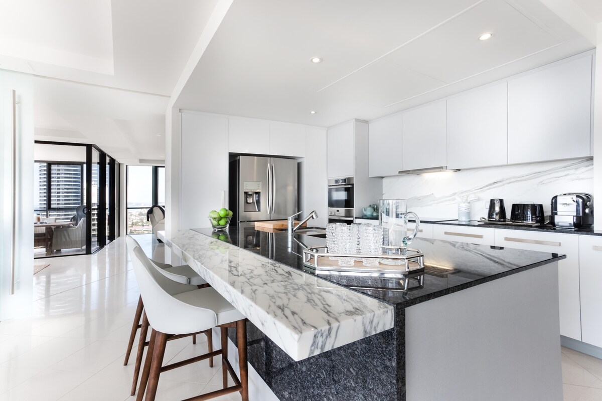 Spacious Granite Modular Kitchen Spacious Granite Modular Kitchen