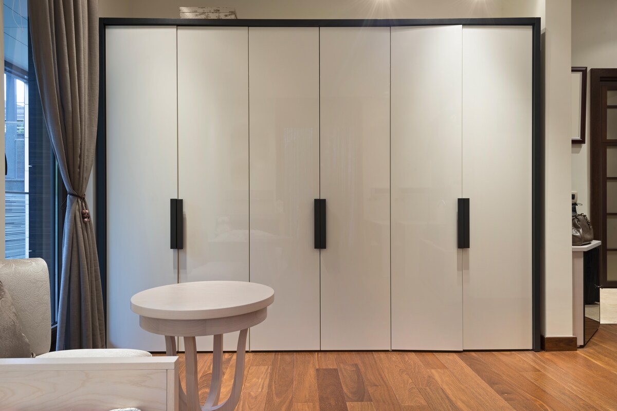 White 3 door wardrobe White 3 door wardrobe