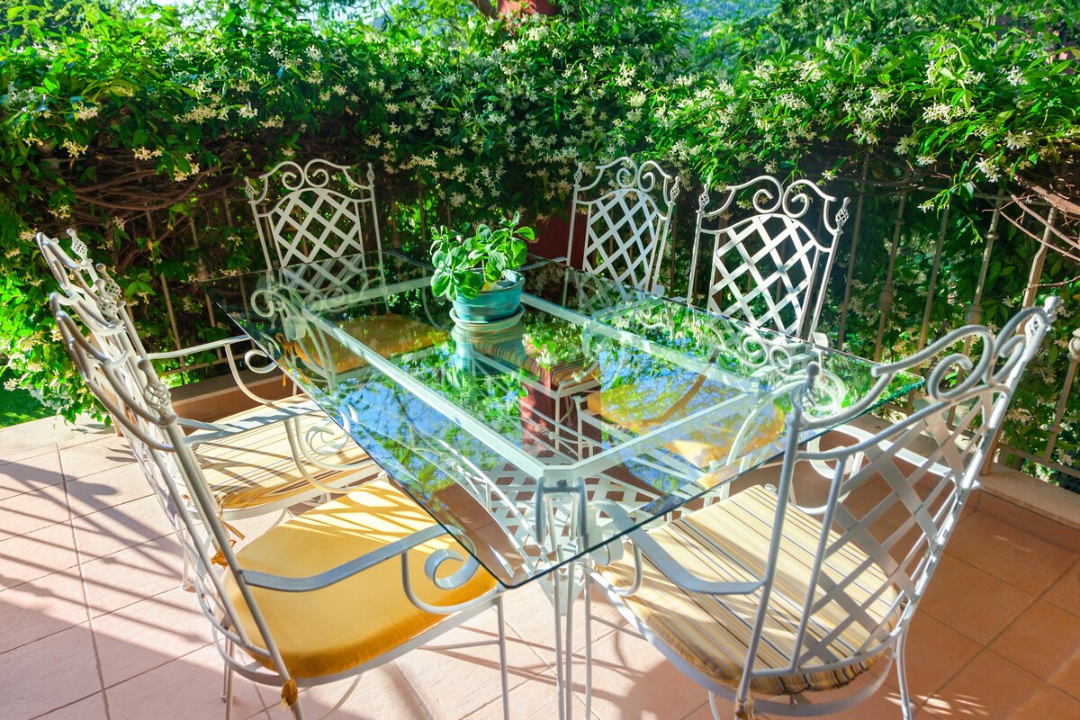 Cosy Modern Balcony Design with Glass Coffee Table Cosy Modern Balcony Design with Glass Coffee Table