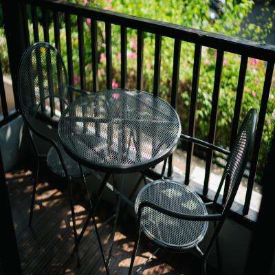 Simple Balcony Design with Steel Table and Chairs