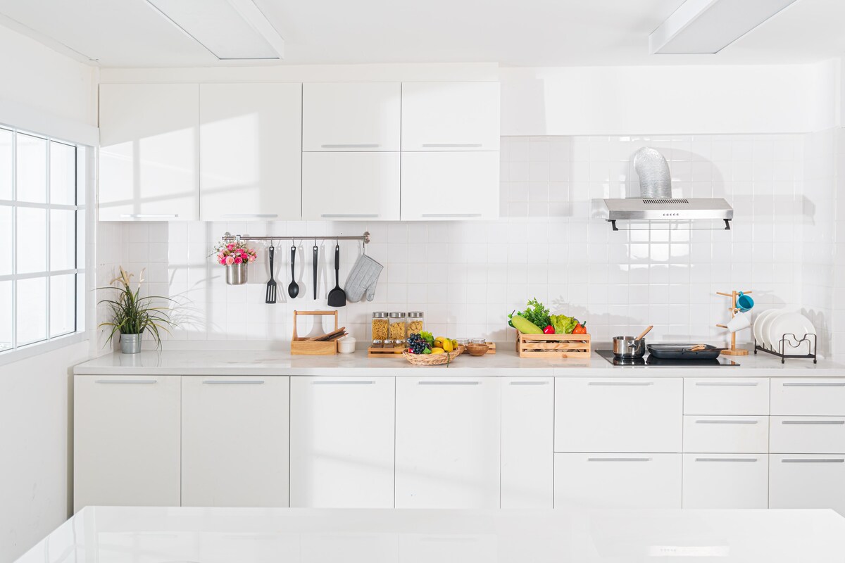 White Modern Kitchen White Modern Kitchen