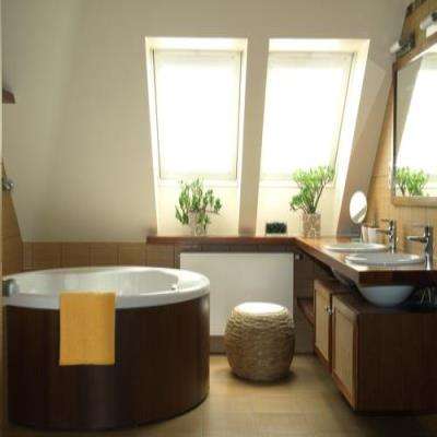 Contemporary Bathroom Design With Ample Natural Light