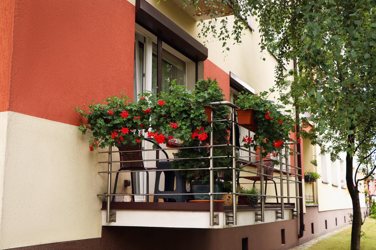 Simple Rustic Balcony Design with Wall Planters Simple Rustic Balcony Design with Wall Planters