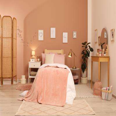 Beautiful Rosy Kids Room Design
