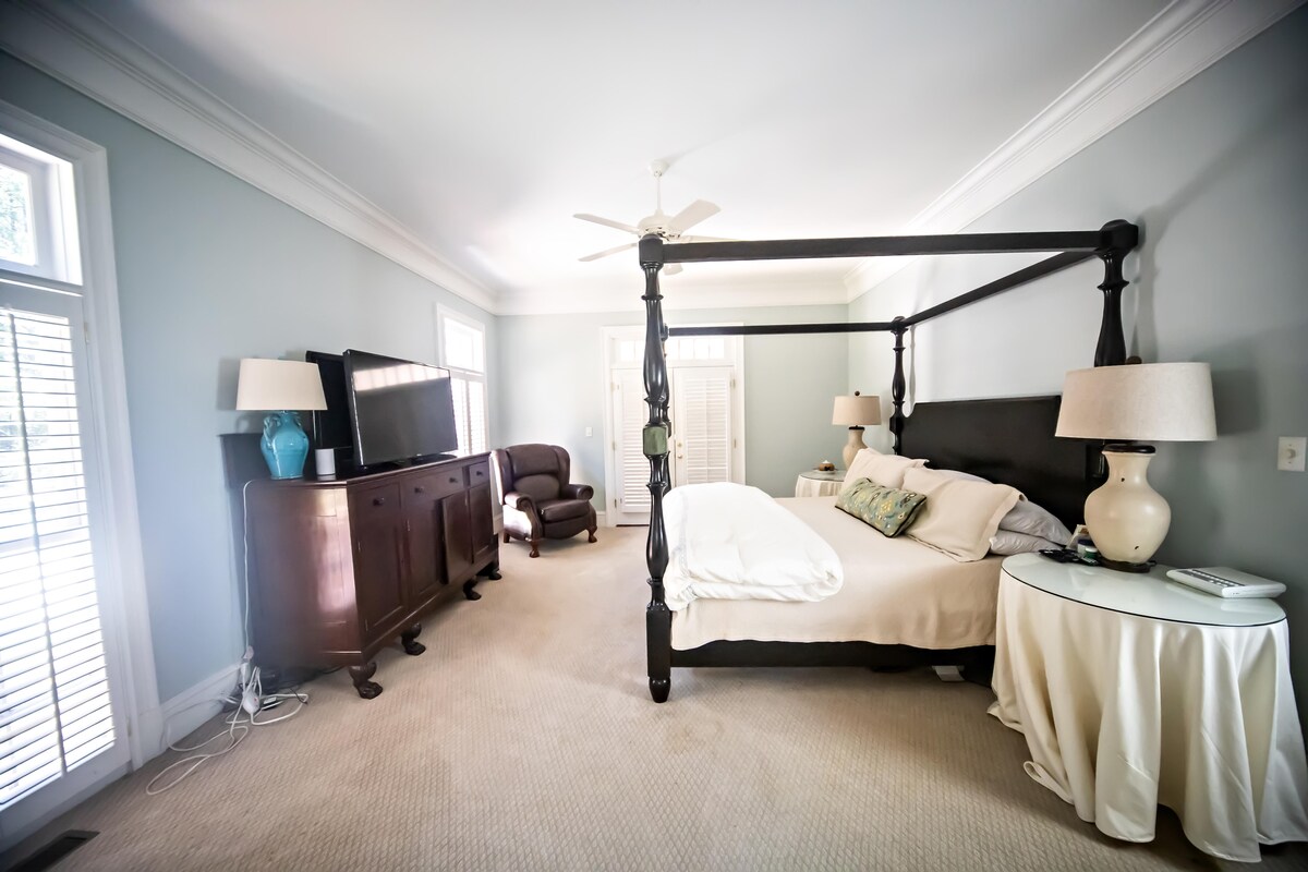Master Bedroom Design with Traditional Furniture Master Bedroom Design with Traditional Furniture