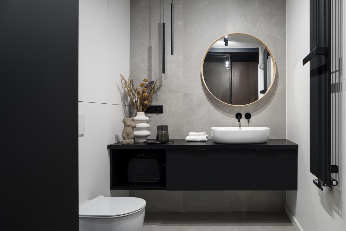 Modern Bathroom Design with Round Mirror Modern Bathroom Design with Round Mirror