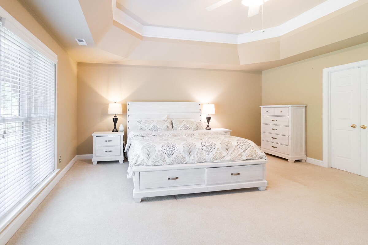 Master Bedroom Design with a White Headboard Master Bedroom Design with a White Headboard