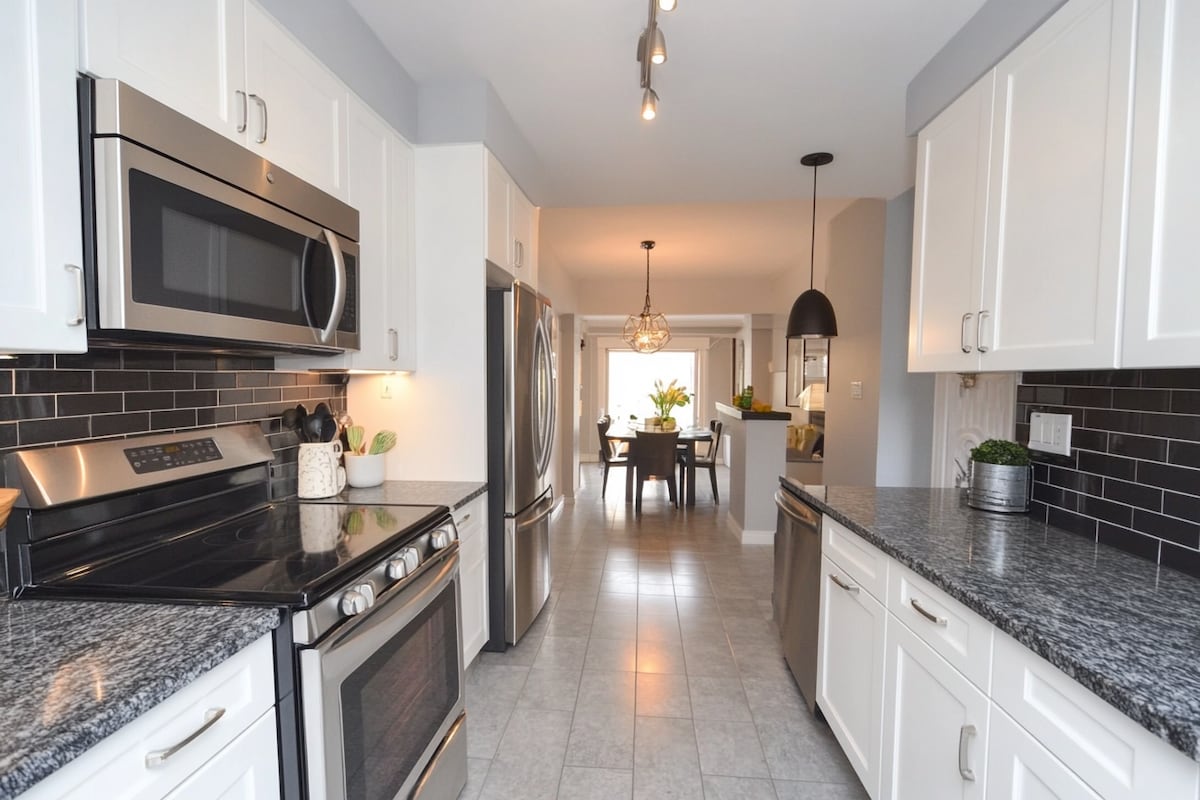 Modern Ceramic White and Black High-Gloss Kitchen Tile Design