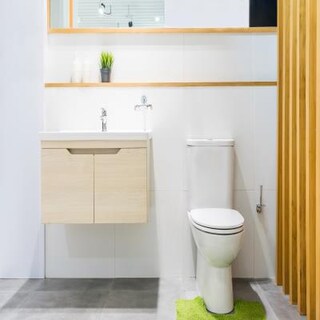 Small Bathroom Design with Simple and Functional Vanity