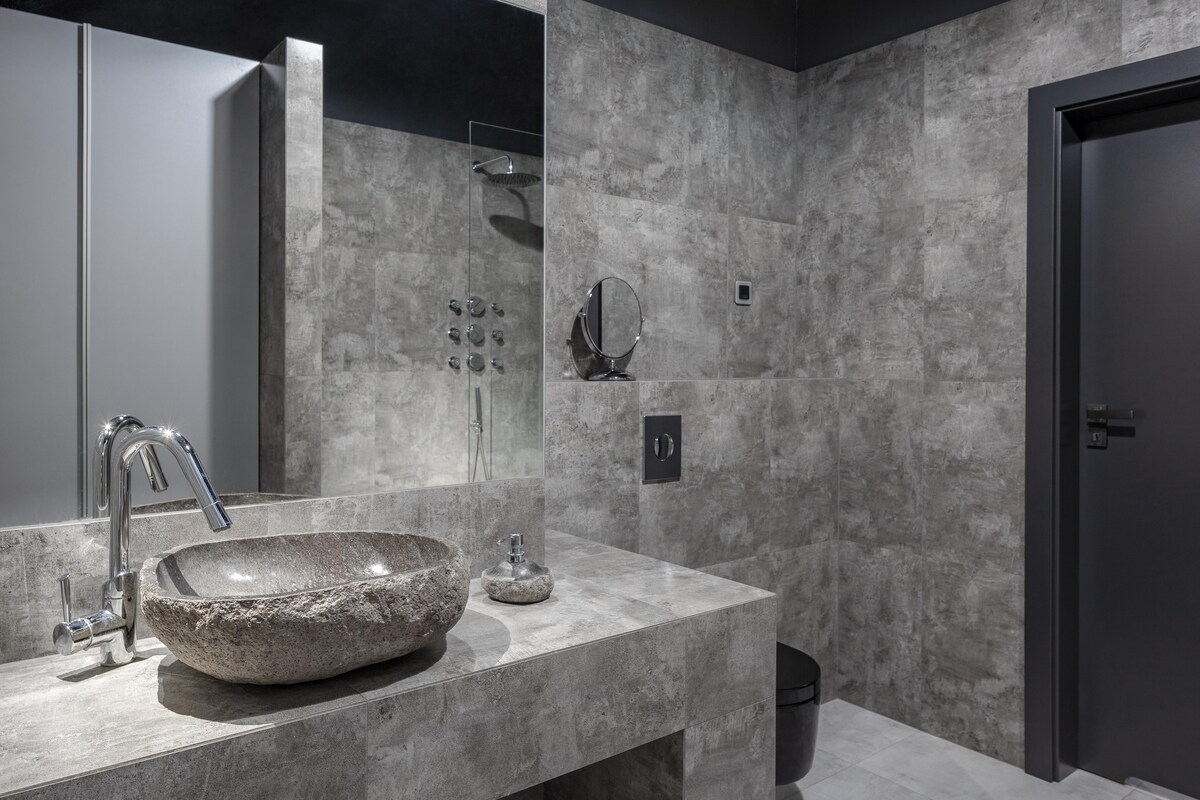 Modern Bathroom Design with Grey Marble Palette Modern Bathroom Design with Grey Marble Palette