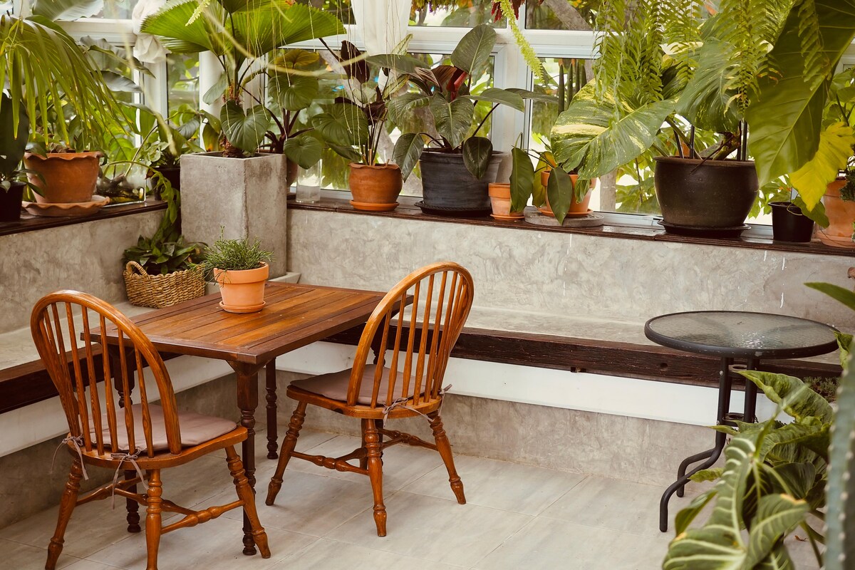 Elegant Contemporary Balcony Design with Planters Elegant Contemporary Balcony Design with Planters