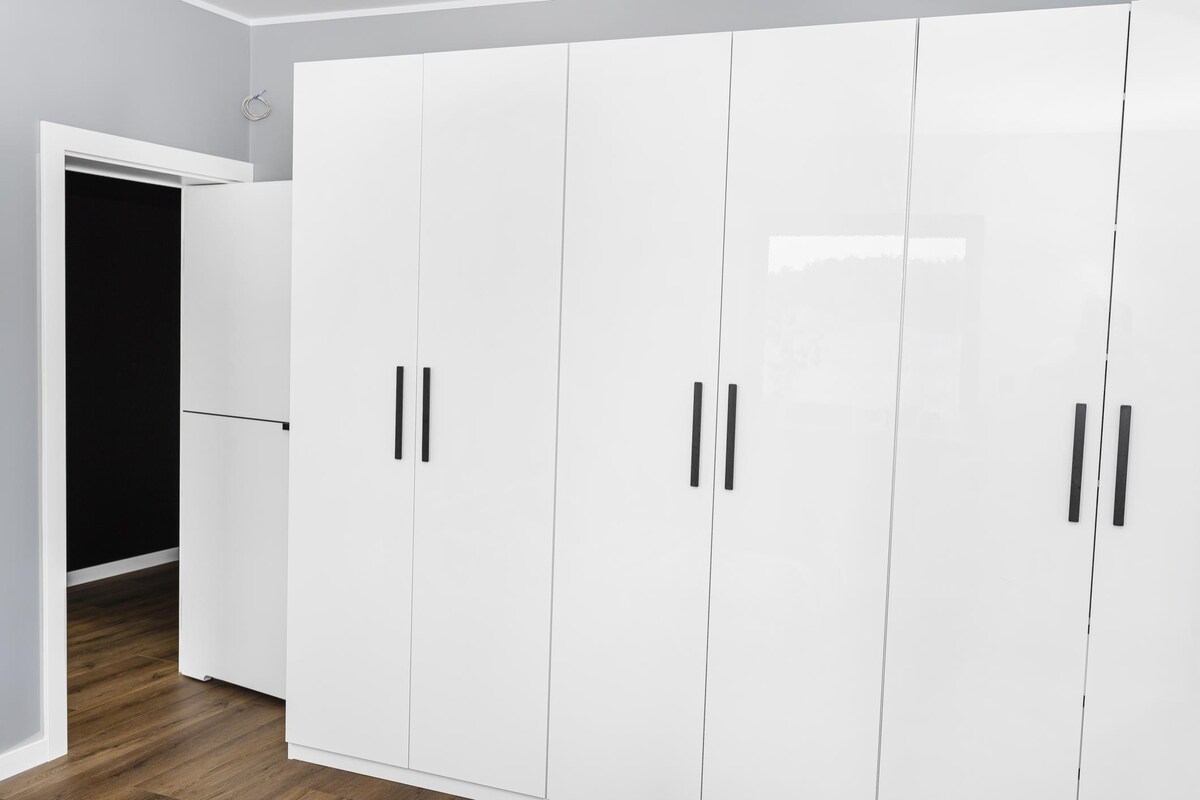 Contemporary Wardrobe Design with Black Handles