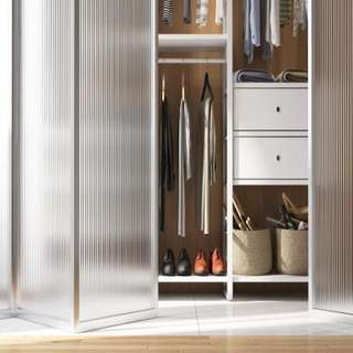 Contemporary Wardrobe Design With Frosted Door