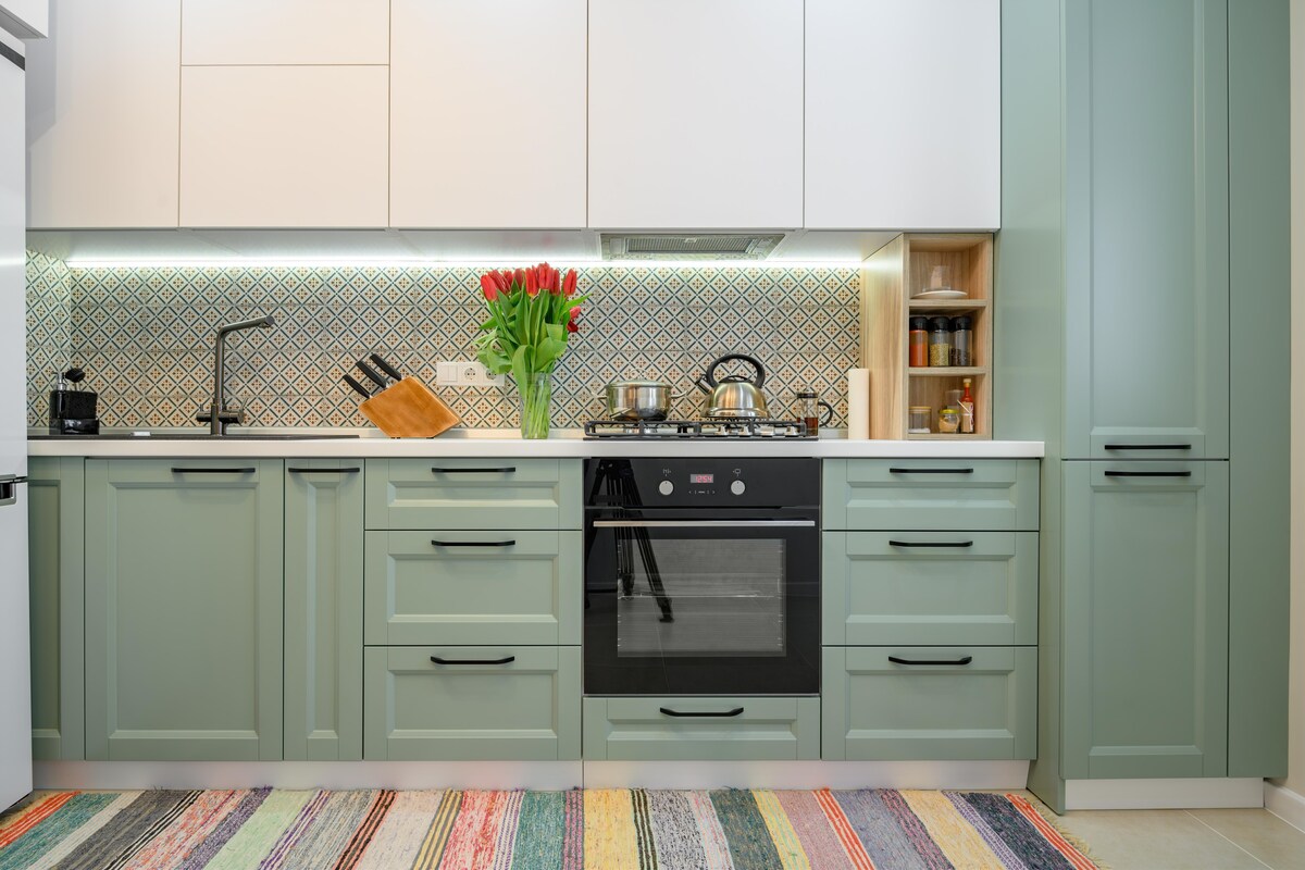 Matte-Finish Modern Green Kitchen Matte-Finish Modern Green Kitchen