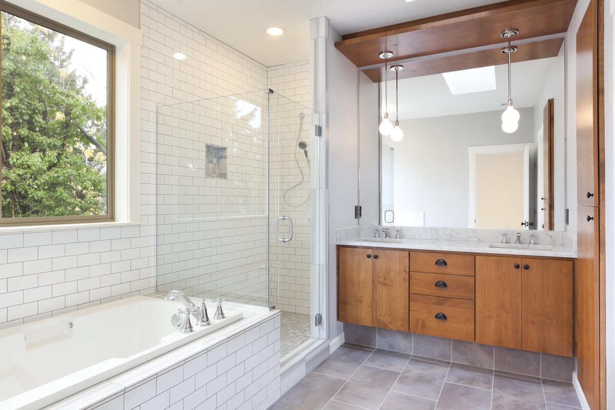 Contemporary Bathroom Design With Square Mirror Contemporary Bathroom Design With Square Mirror