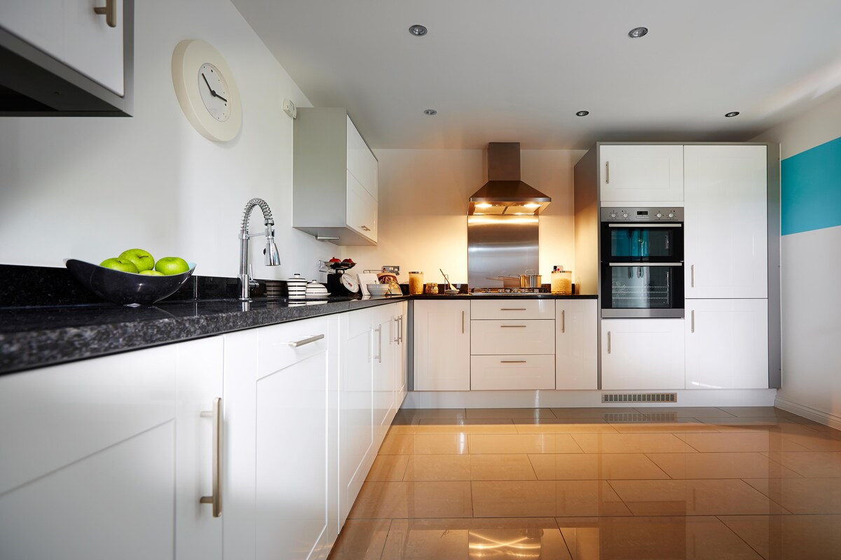 Semi-Modular Kitchen Design Semi-Modular Kitchen Design