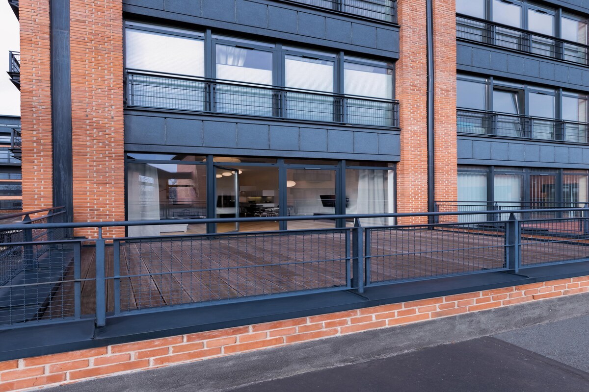 Elegant Modern Balcony Design with Accent Walls Elegant Modern Balcony Design with Accent Walls