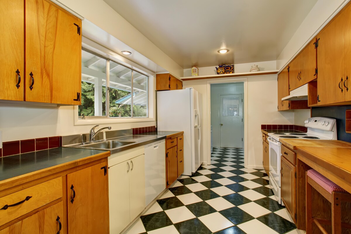 Shiny Black White Kitchen Floor Tile
