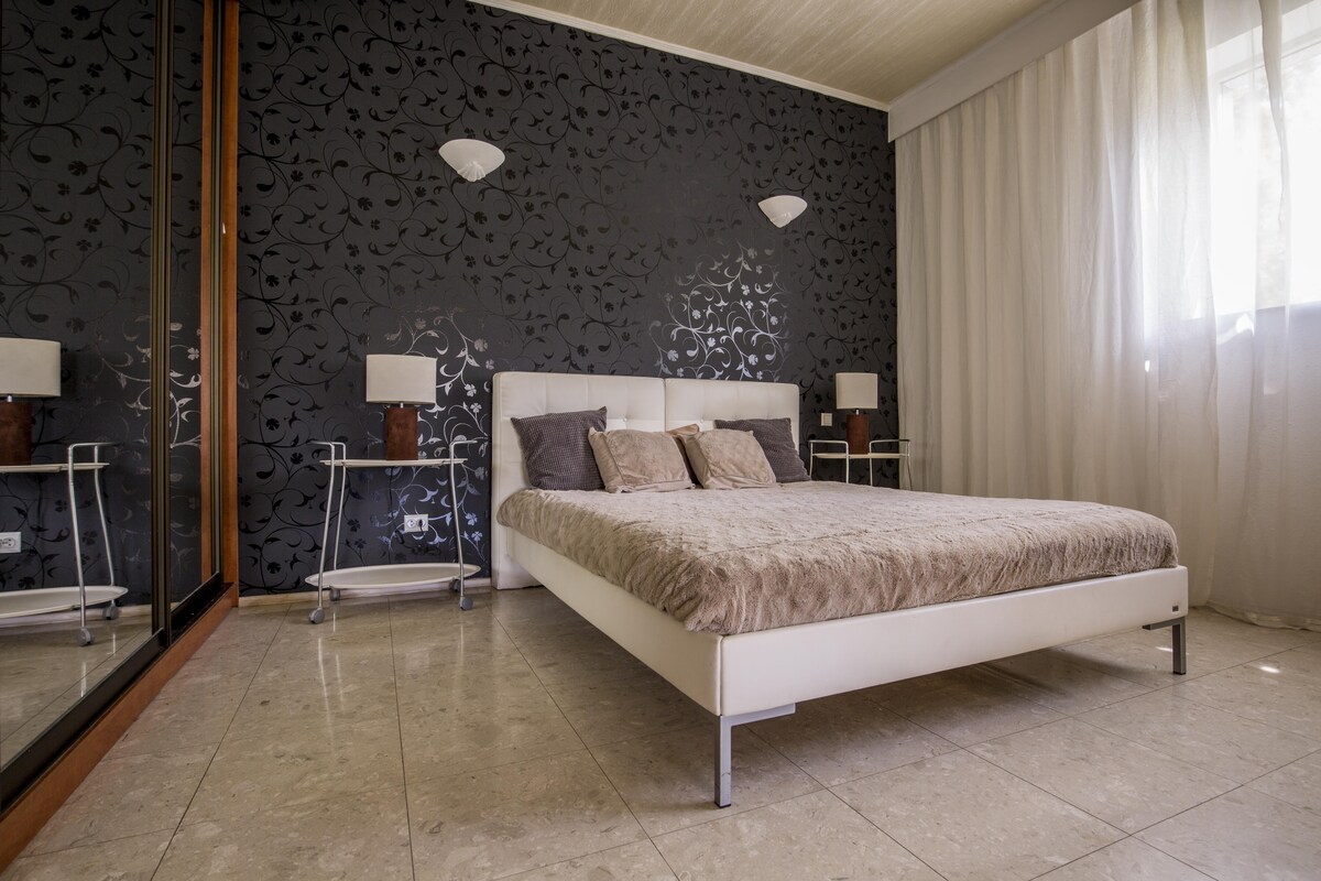 Classic 14x15 Master Bedroom Classic 14x15 Master Bedroom