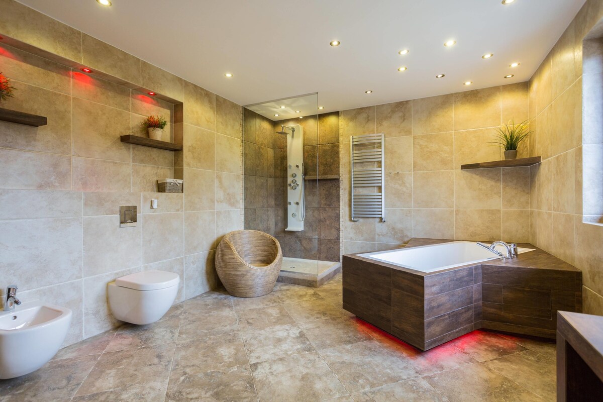 Contemporary Bathroom Design with Beige Tiles Contemporary Bathroom Design with Beige Tiles