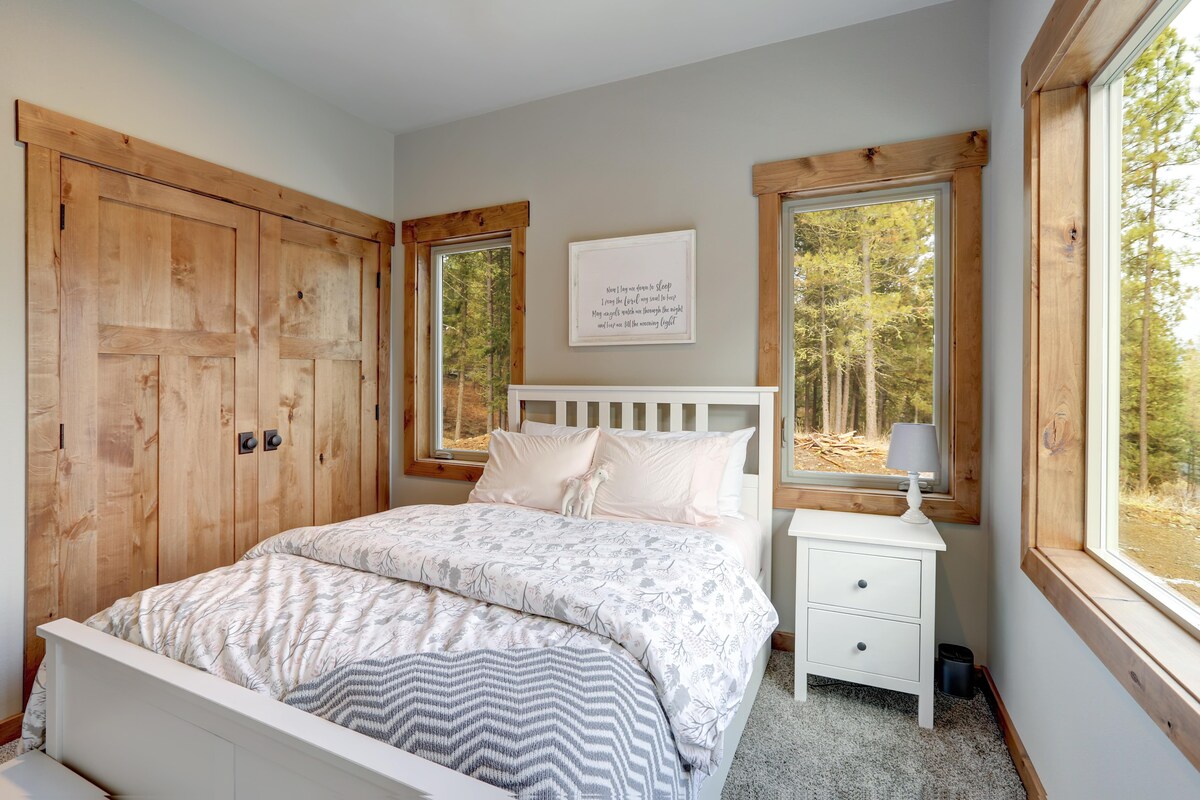 Tiny Master Bedroom with Cosy Vibes Tiny Master Bedroom with Cosy Vibes