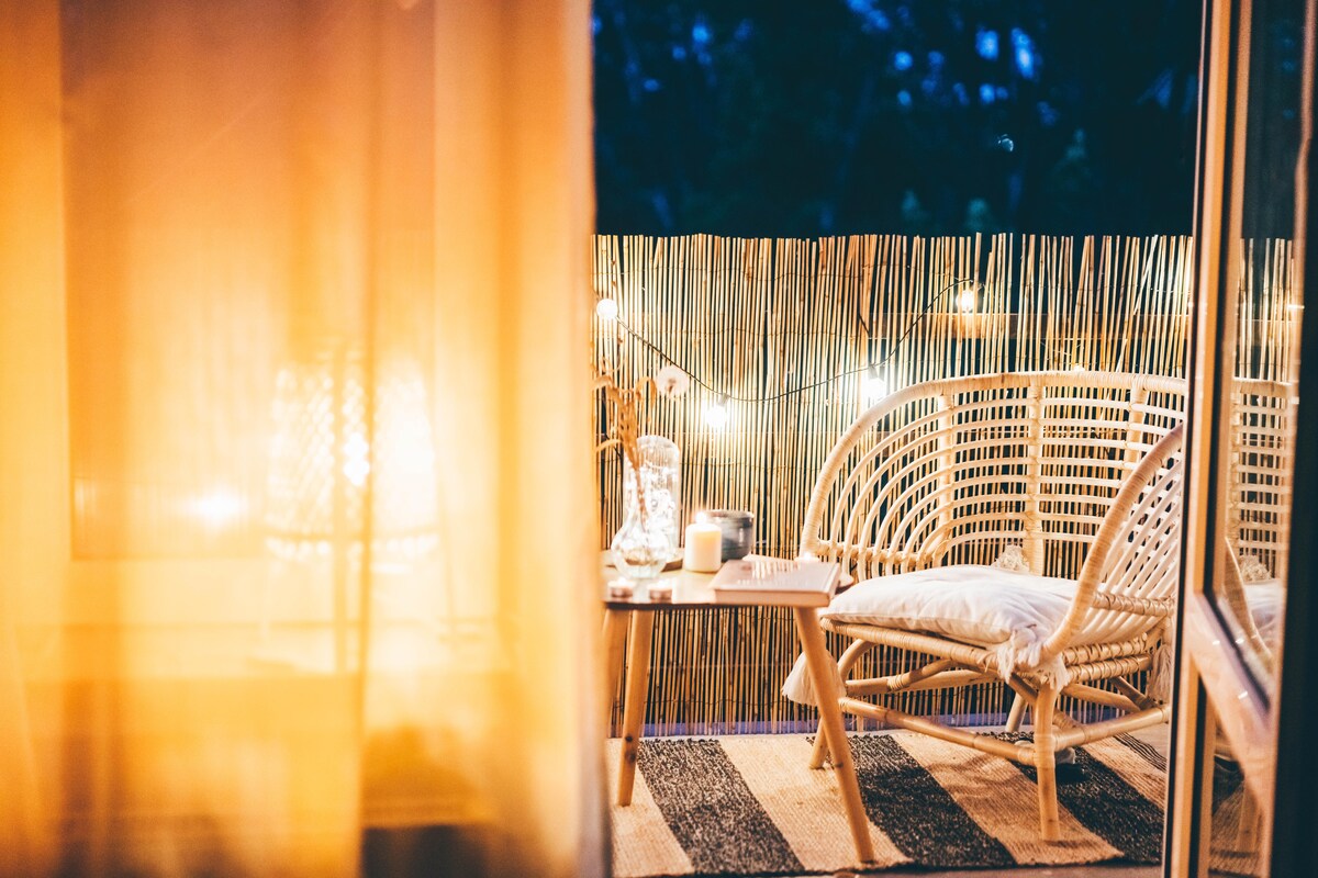 Cosy Balcony Design with Wicker Furniture Cosy Balcony Design with Wicker Furniture