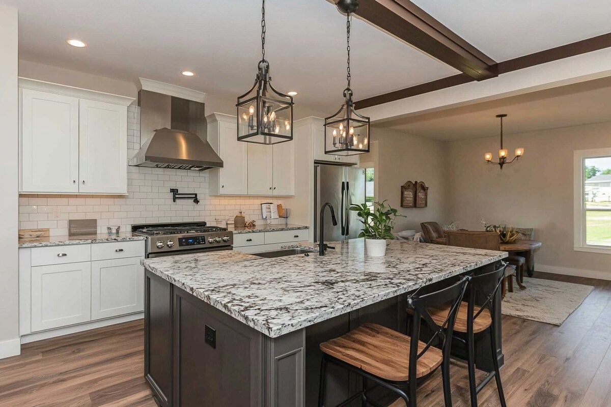 Bronze and White Modern Open Kitchen Design with Quartz Countertops