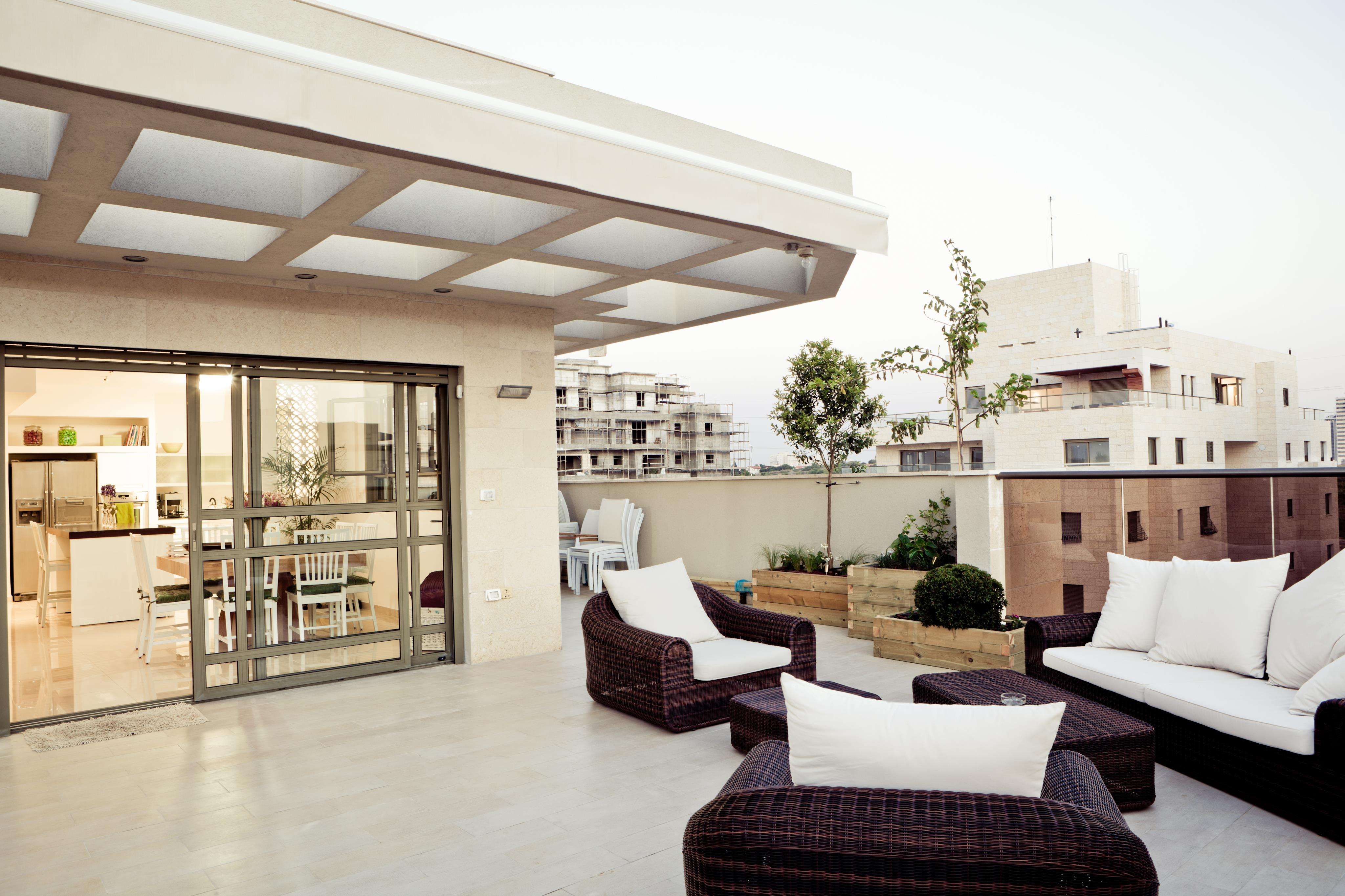 Simple Contemporary Balcony Design