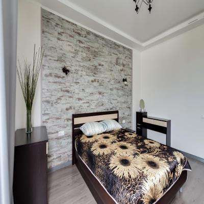 Master Bedroom Design with Wallpaper Accent Wall