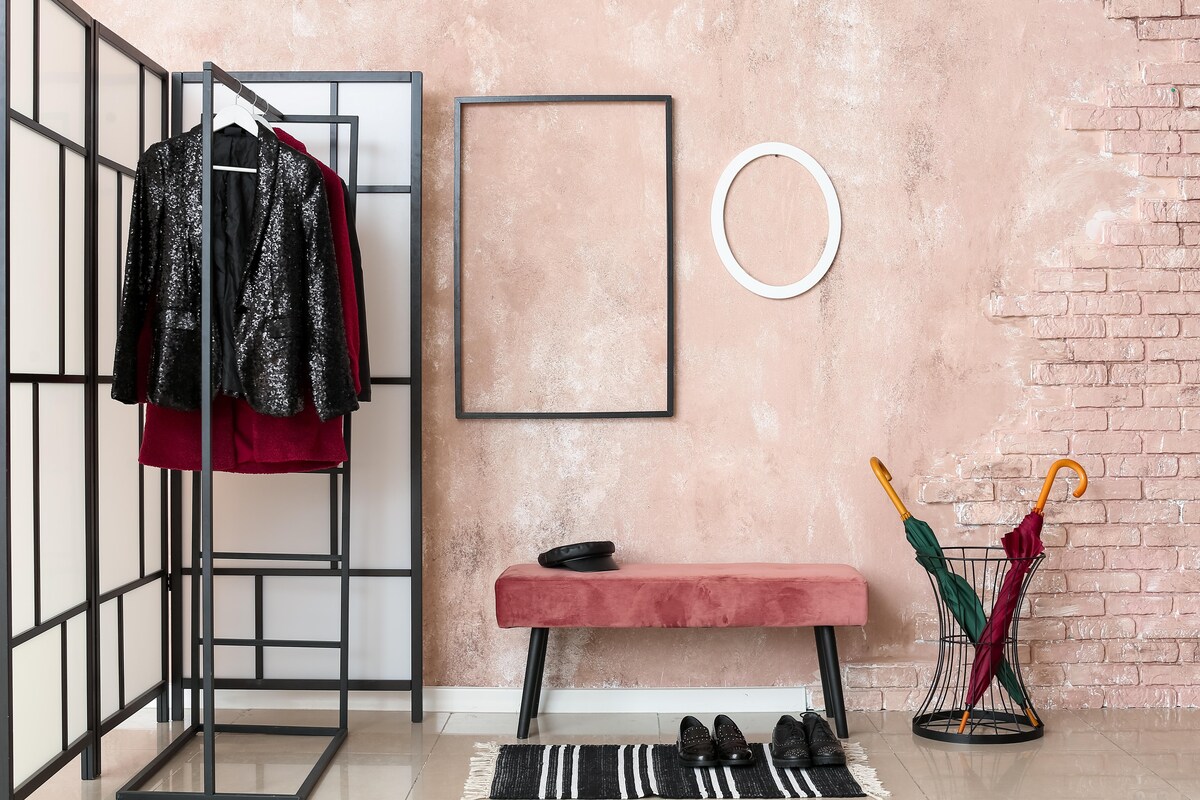 Light-weight and Simple Portable Closet