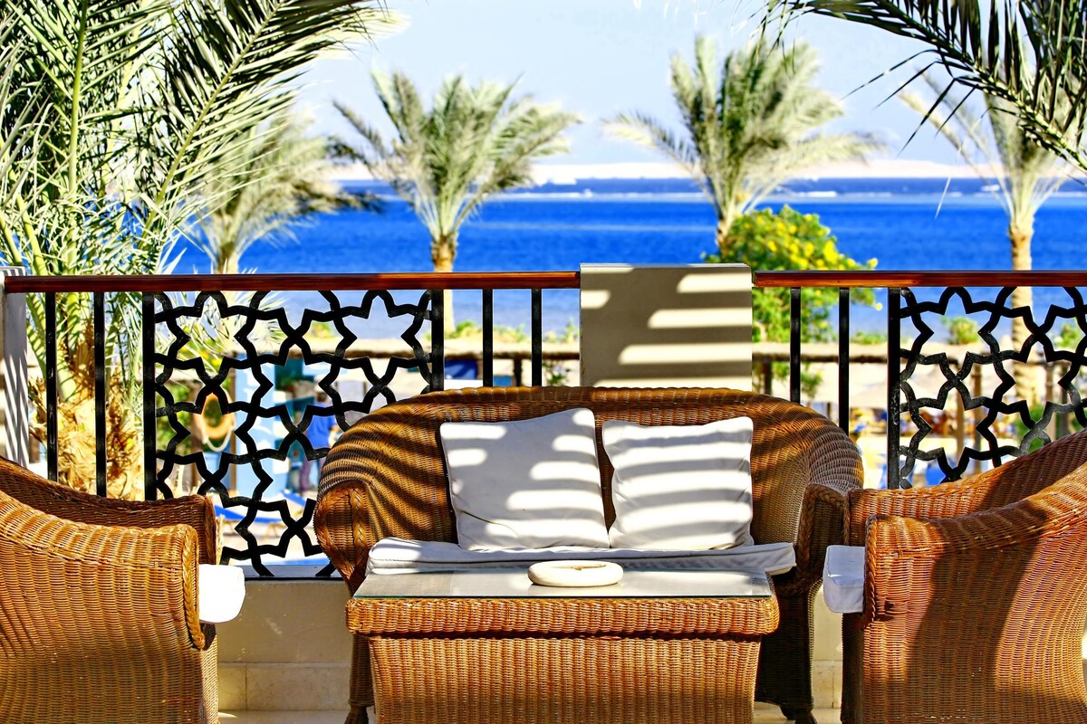 Cosy Modern Balcony design with Wicker Furniture Cosy Modern Balcony design with Wicker Furniture