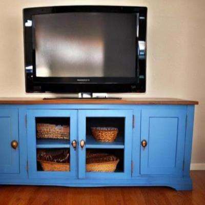 Modern TV Unit Design in Blue and Black Laminate with Wooden Floor