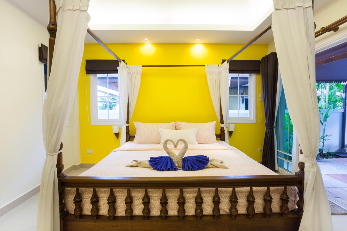 Master Bedroom Design with Yellow Walls Master Bedroom Design with Yellow Walls