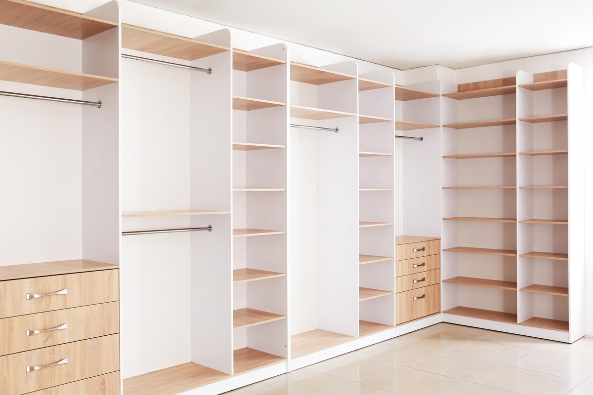Contemporary Wardrobe Design With Neutral Tones