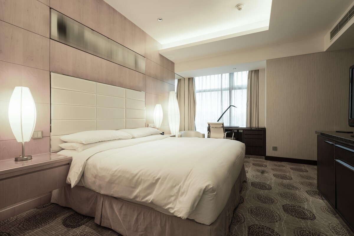 Cosy Minimalistic Master Bedroom Design Cosy Minimalistic Master Bedroom Design
