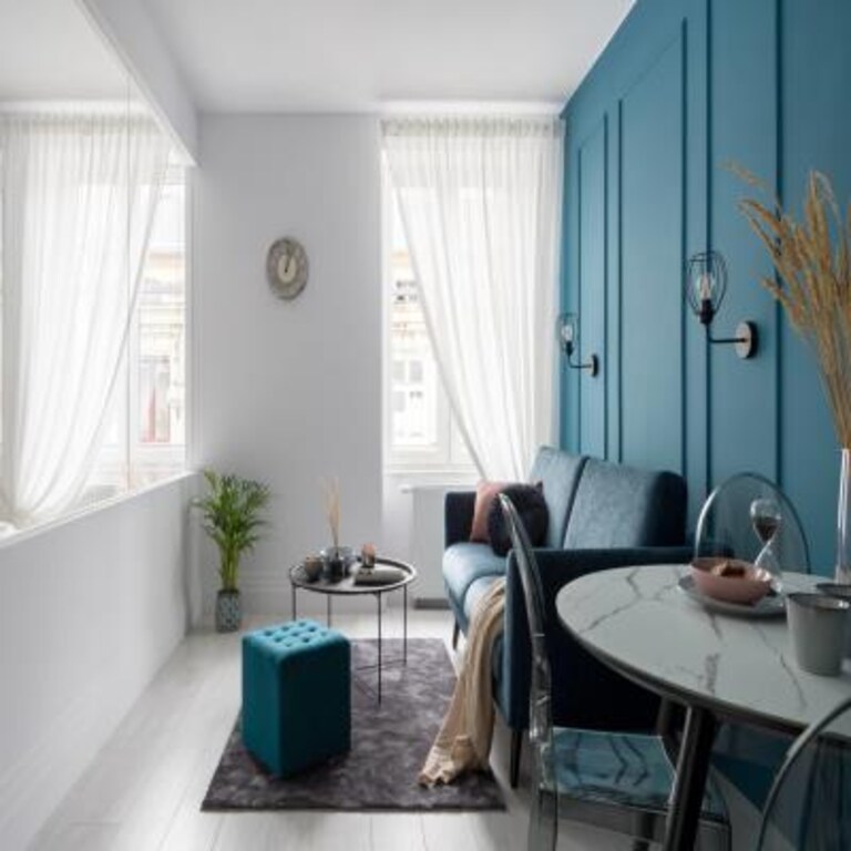 Bold Teal Living Room Decor