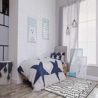 Lovely and Charming Contemporary Kids Room Design