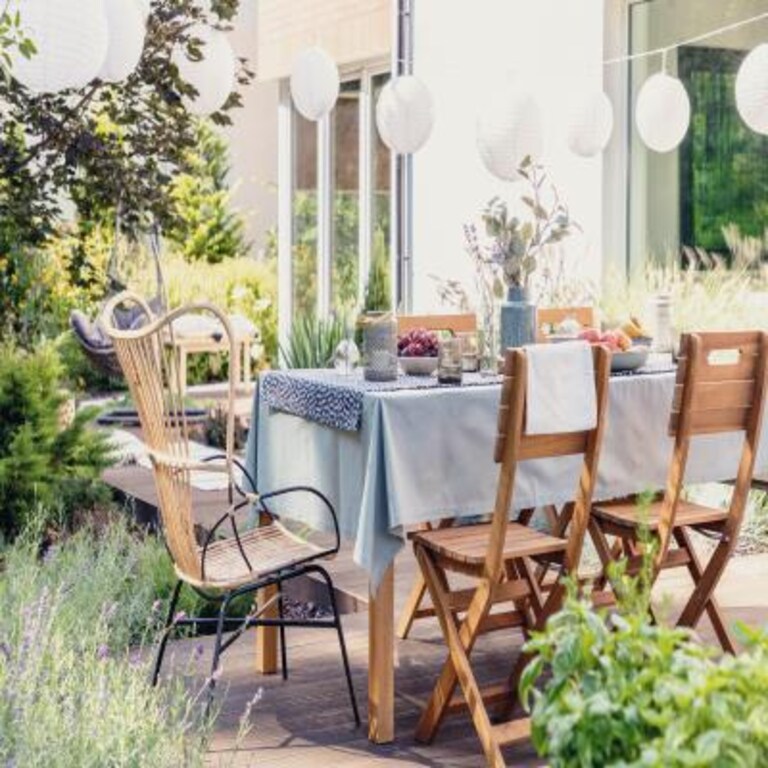 Elegant Modern Balcony Design with a Garden